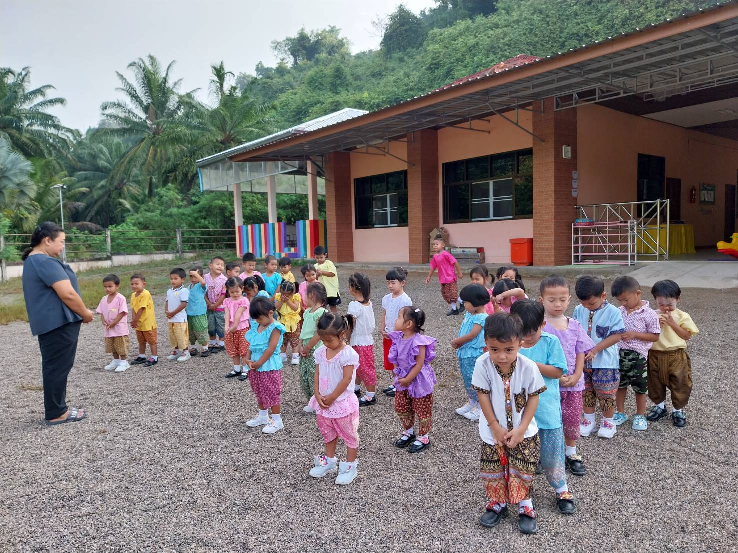 &#127979;การส่งเสริมและสนับสนุนให้เด็กและเยาวชนในสถานศึกษาสังกัดองค์กรปกครองส่วนท้องถิ่นเข้าร่วมกิจกรรมทางศาสนาอย่างสม่ำเสมอและประพฤติตนตามหลักคำสอนของศาสนาที่ตนเองนับถือ&#128102;&#128103;